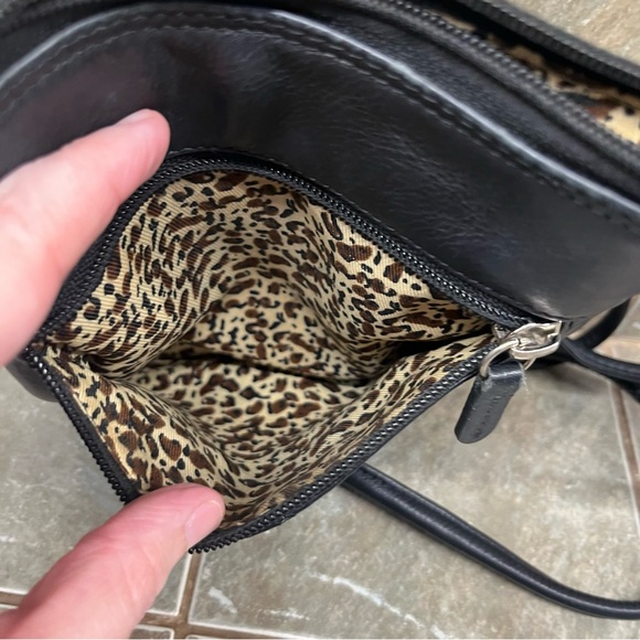 Vintage ILI New York Black Leather Crossbody Bag - Picture 8 of 11